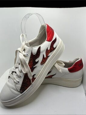 LOLA CRUZ WOMANS LEATHER / RHINESTONE EMBELLISHED SNEAKER/ SIZE 7
